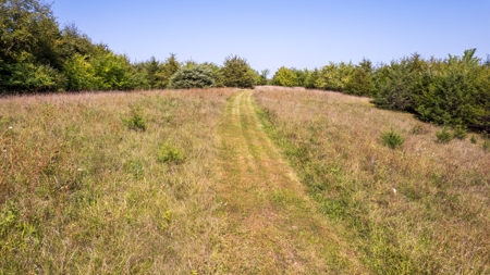 Rural Southern Iowa Retreat - image 26