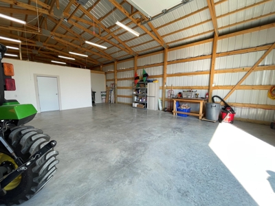 Rural Southern Iowa Retreat - image 20