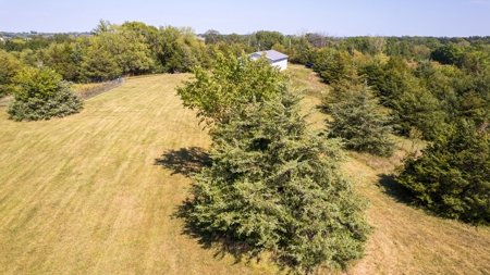 Rural Southern Iowa Retreat - image 24