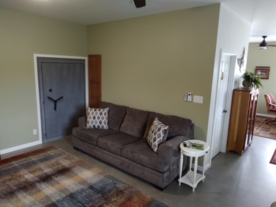 Rural Southern Iowa Retreat - image 5