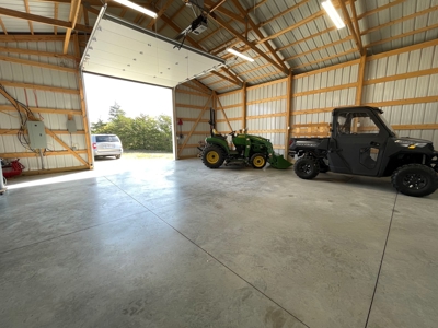 Rural Southern Iowa Retreat - image 19