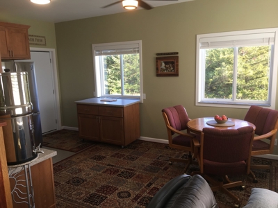 Rural Southern Iowa Retreat - image 9