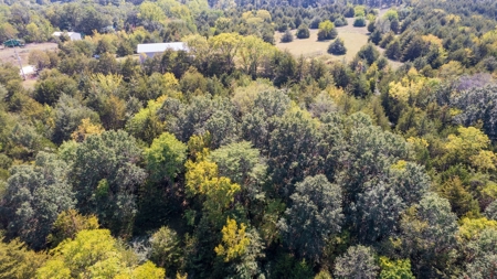 Rural Southern Iowa Retreat - image 38