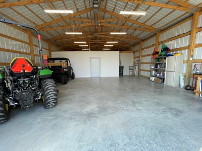 Rural Southern Iowa Retreat - image 17