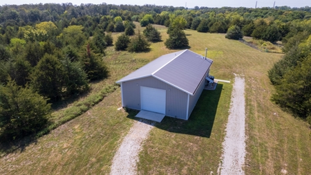 Rural Southern Iowa Retreat - image 2