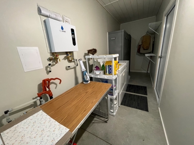 Rural Southern Iowa Retreat - image 13