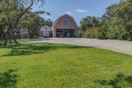 Stunning Country Updated Home-pool, Acreage, Bulverde Texas - image 35
