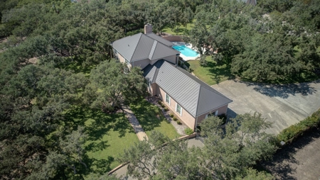 Stunning Country Updated Home-pool, Acreage, Bulverde Texas - image 12