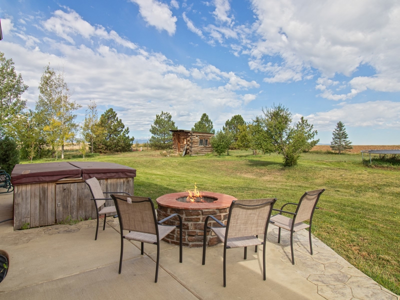 Fire Pit and BBQ area back of home