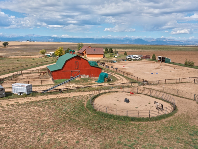 Round pen and Arena
