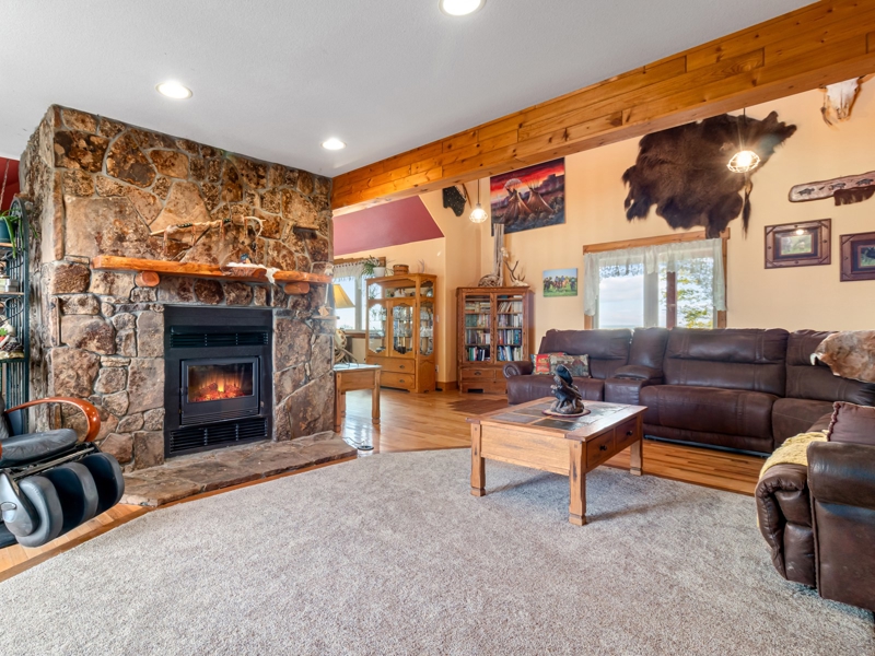 LivingRoom Functional Moss Rock Fireplace