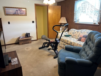 Woodsfield OH Ranch home on 1+ acre at edge of town - image 4