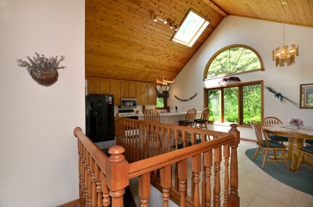 Country Custom Built Home on on 3.01 Acres Soldiers Grove - image 26