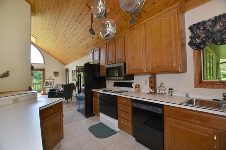 Country Custom Built Home on on 3.01 Acres Soldiers Grove - image 23