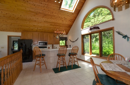 Country Custom Built Home on on 3.01 Acres Soldiers Grove - image 21