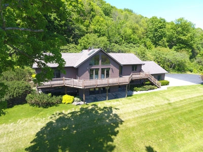 Country Custom Built Home on on 3.01 Acres Soldiers Grove - image 3