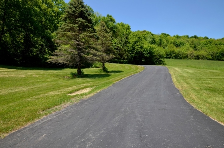 Country Custom Built Home on on 3.01 Acres Soldiers Grove - image 37
