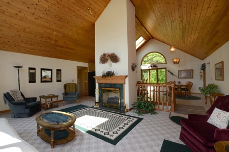 Country Custom Built Home on on 3.01 Acres Soldiers Grove - image 25