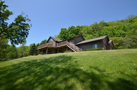Country Custom Built Home on on 3.01 Acres Soldiers Grove - image 13