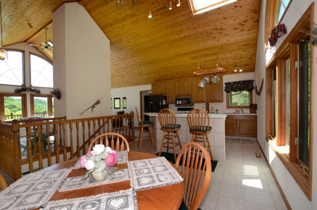 Country Custom Built Home on on 3.01 Acres Soldiers Grove - image 22
