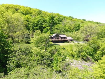 Country Custom Built Home on on 3.01 Acres Soldiers Grove - image 4
