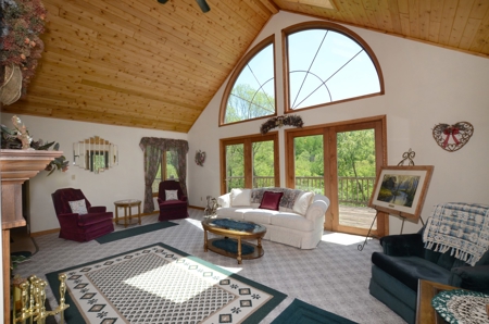 Country Custom Built Home on on 3.01 Acres Soldiers Grove - image 24