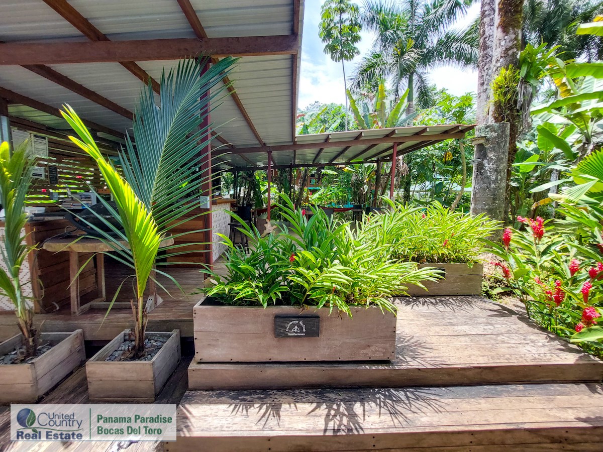Titre : Maison avec chambre d'hôtes — Big Creek, Isla Colón - 30