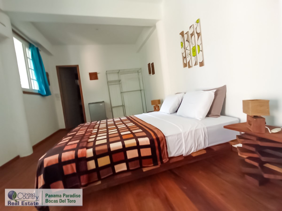 Titre : Maison avec chambre d'hôtes — Big Creek, Isla Colón - 35