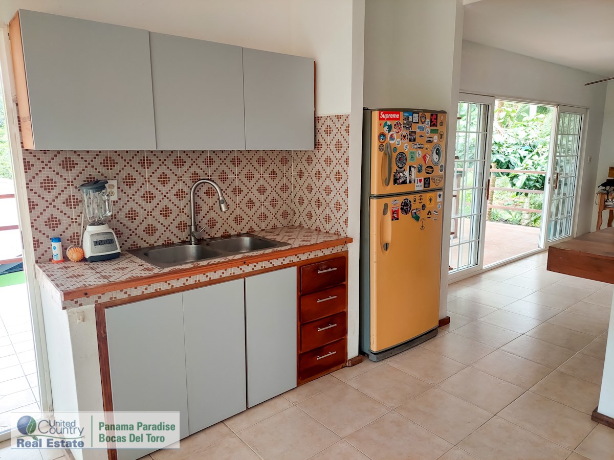 Titre : Maison avec chambre d'hôtes — Big Creek, Isla Colón - 15