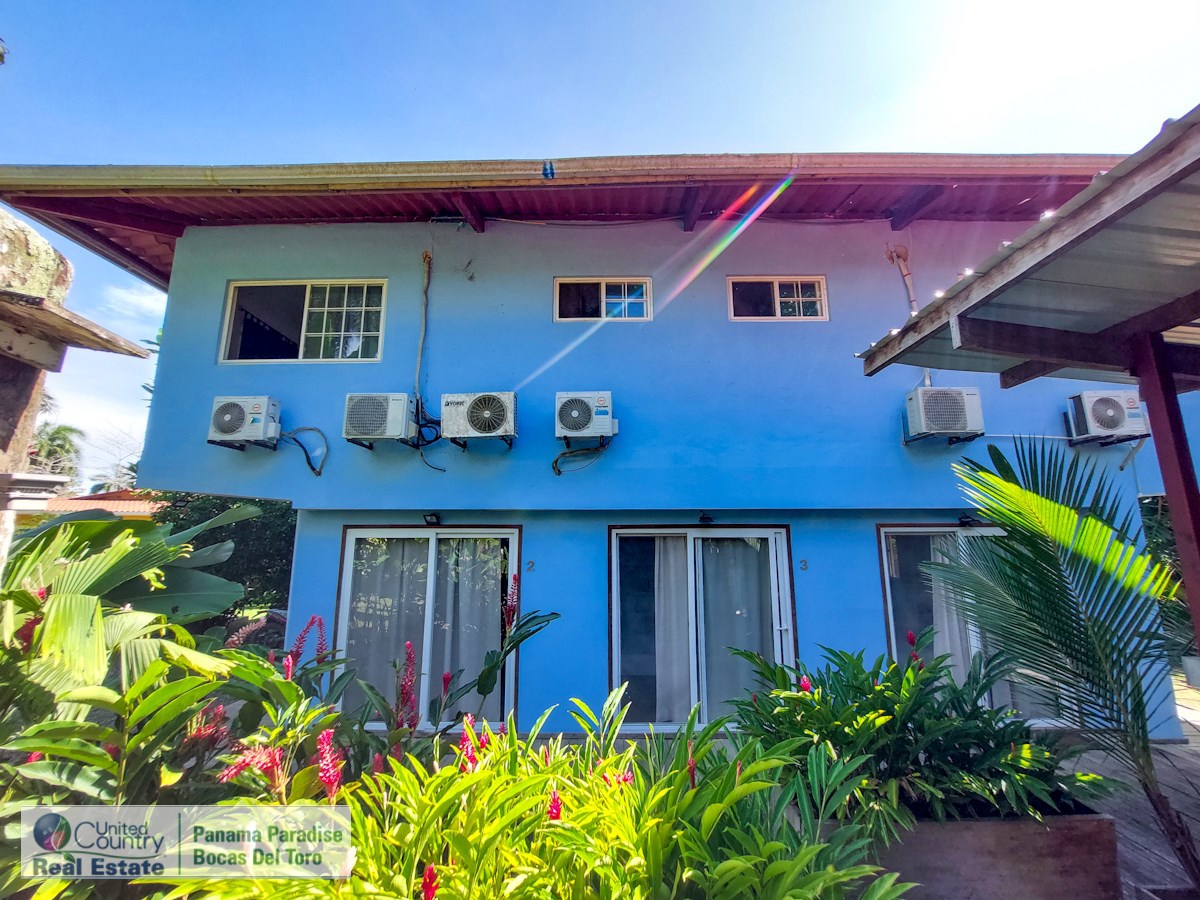 Titre : Maison avec chambre d'hôtes — Big Creek, Isla Colón - 28