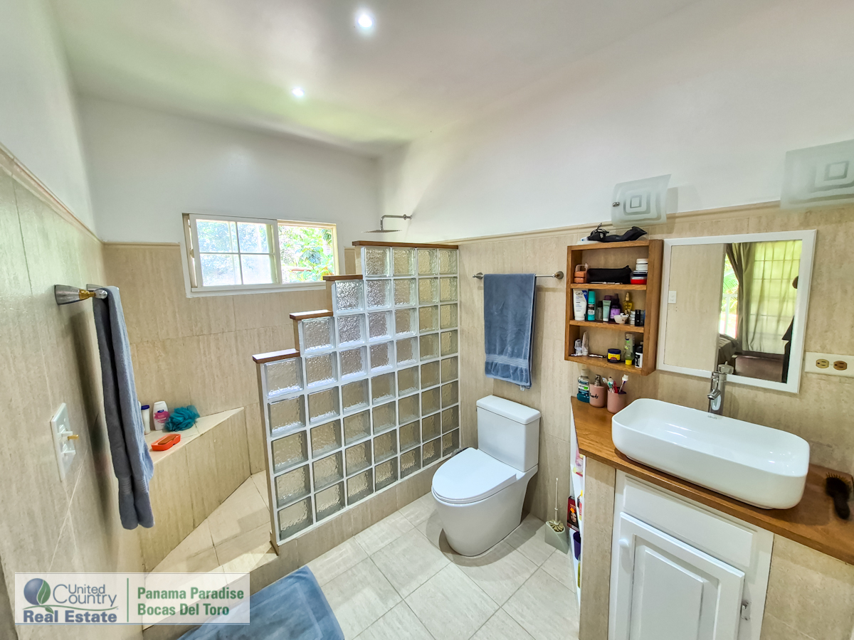 Titre : Maison avec B&B — Big Creek, Isla Colón - 19