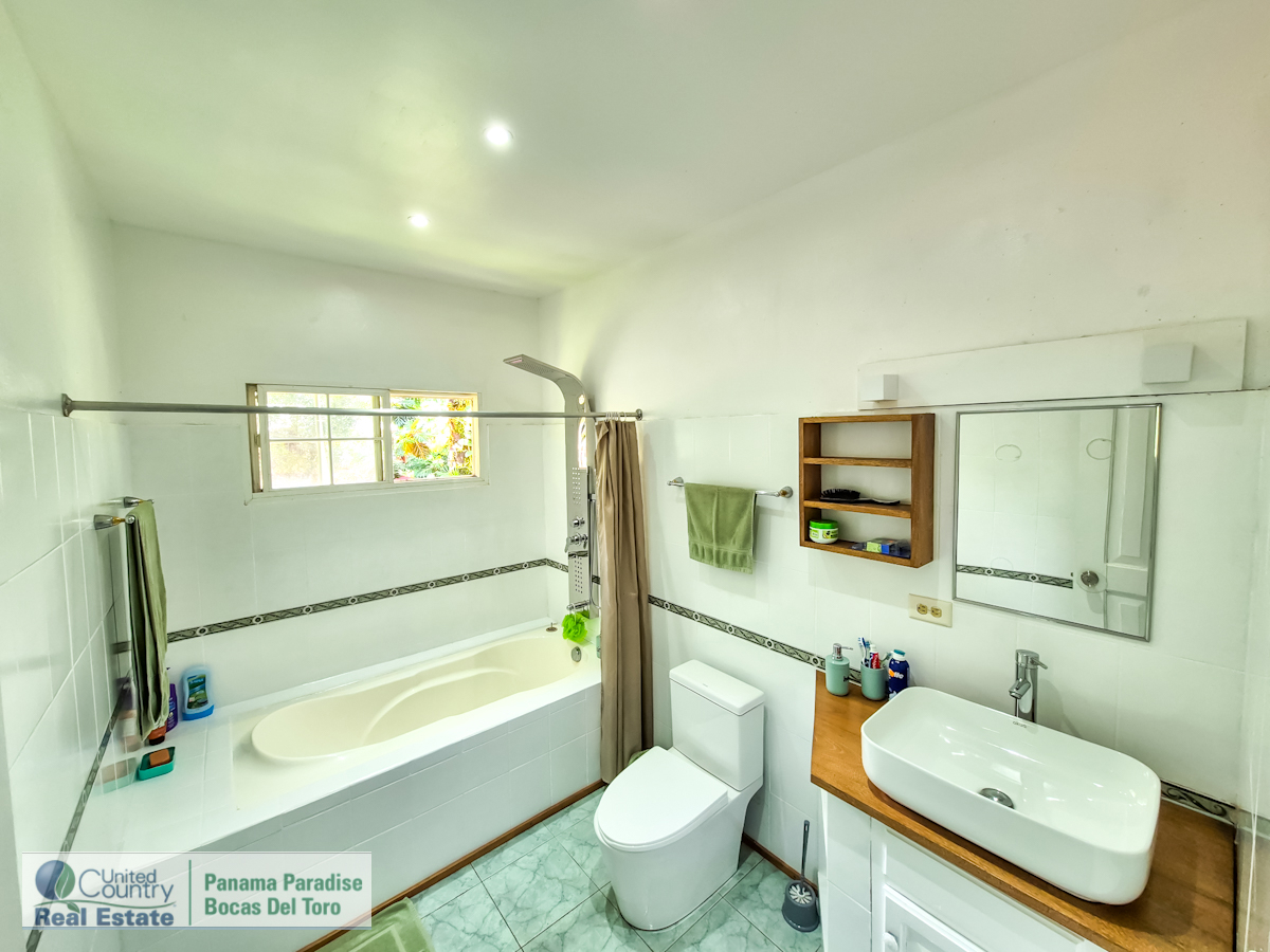 Titre Maison avec B&B — Big Creek, Isla Colón - 25