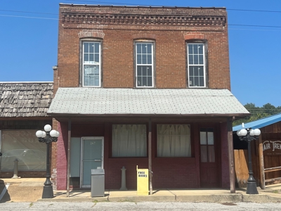 Commercial Building in Mammoth Spring, Arkansas - image 2