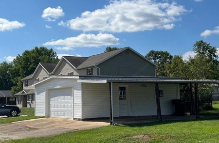 3 bed, 2 bath home with 2 car detached garage and carport - image 3