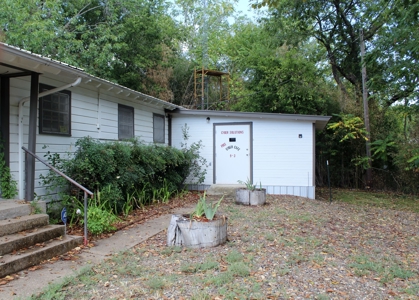 Commercial Property In Clarksville, Tx - image 5