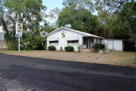 Commercial Property In Clarksville, Tx - image 2