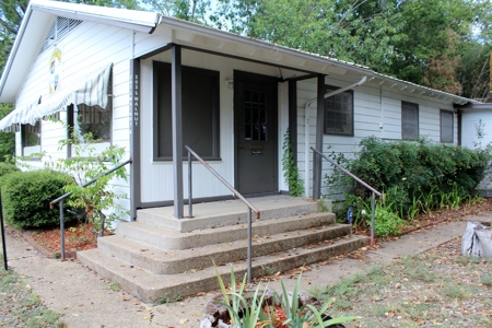 Commercial Property In Clarksville, Tx - image 7