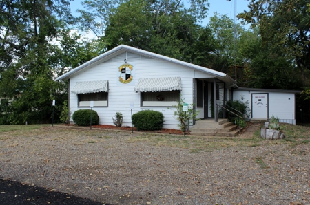Commercial Property In Clarksville, Tx - image 3