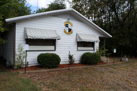 Commercial Property In Clarksville, Tx - image 4