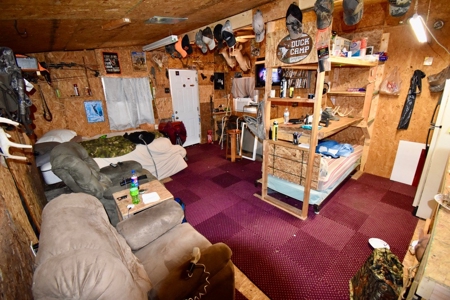 1 Acre Cabin Near Hoosier National Forest - image 1