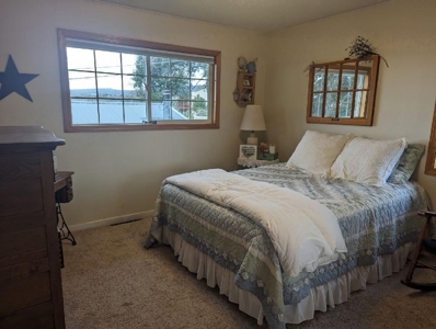 Eastern Oregon Four Bedroom Home - image 3