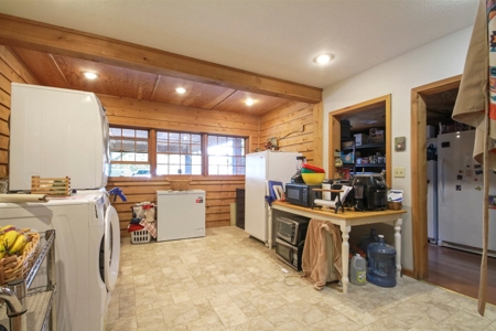 Southern Missouri Home Hobby Farm with Barn and Greenhouse - image 30