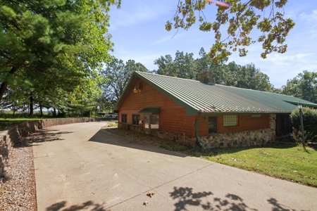 Southern Missouri Home Hobby Farm with Barn and Greenhouse - image 12