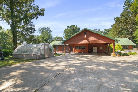 Southern Missouri Home Hobby Farm with Barn and Greenhouse - image 13