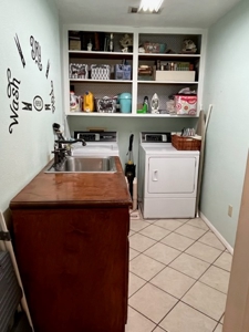 FOR SALE: Beautiful SPACIOUS Home/ OUTSKIRTS of TOWN - image 19