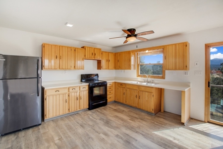 Flexible Use Property With Incredible Views - image 10