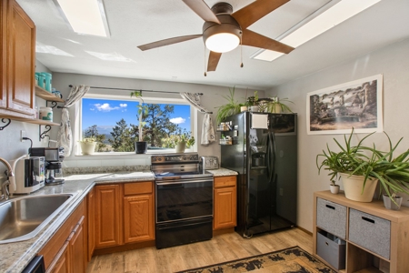 Flexible Use Property With Incredible Views - image 22
