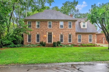 Discover Serenity in Downtown Franklin - image 2