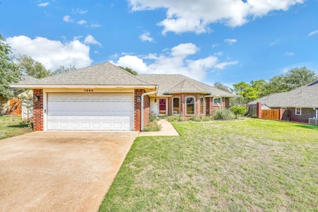Home For Sale In Weatherford, Oklahoma - image 3