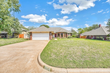Home For Sale In Weatherford, Oklahoma - image 2
